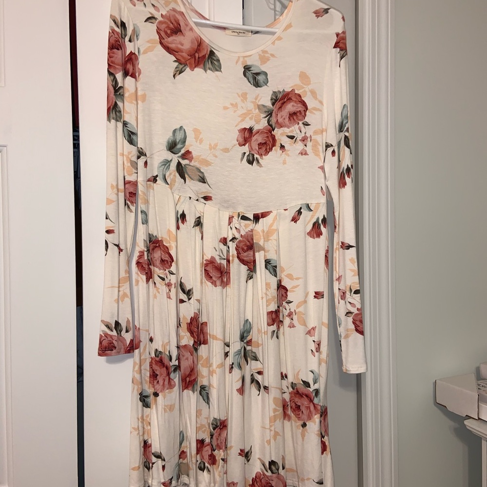 NWT WMN SZ M white floral knee length dress
